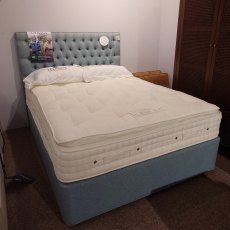 Clearance Hypnos Walbury 5'0 Divan Set with Eleanor Headboard Clearance Hypnos Walbury 5'0 Divan Set with Eleanor Headboard