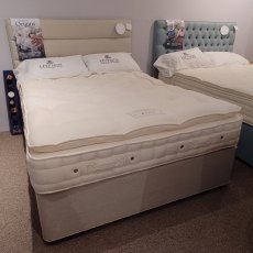 Clearance Hypnos Saunderton 5'0 Divan Set with Josephine Headboard Clearance Hypnos Saunderton 5'0 Divan Set with Josephine Headboard