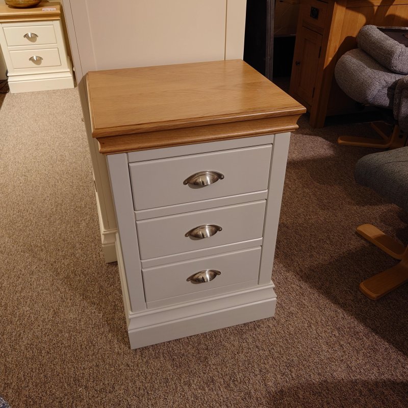 Clearance Geneva 3 Drawer Bedside (Platinum)